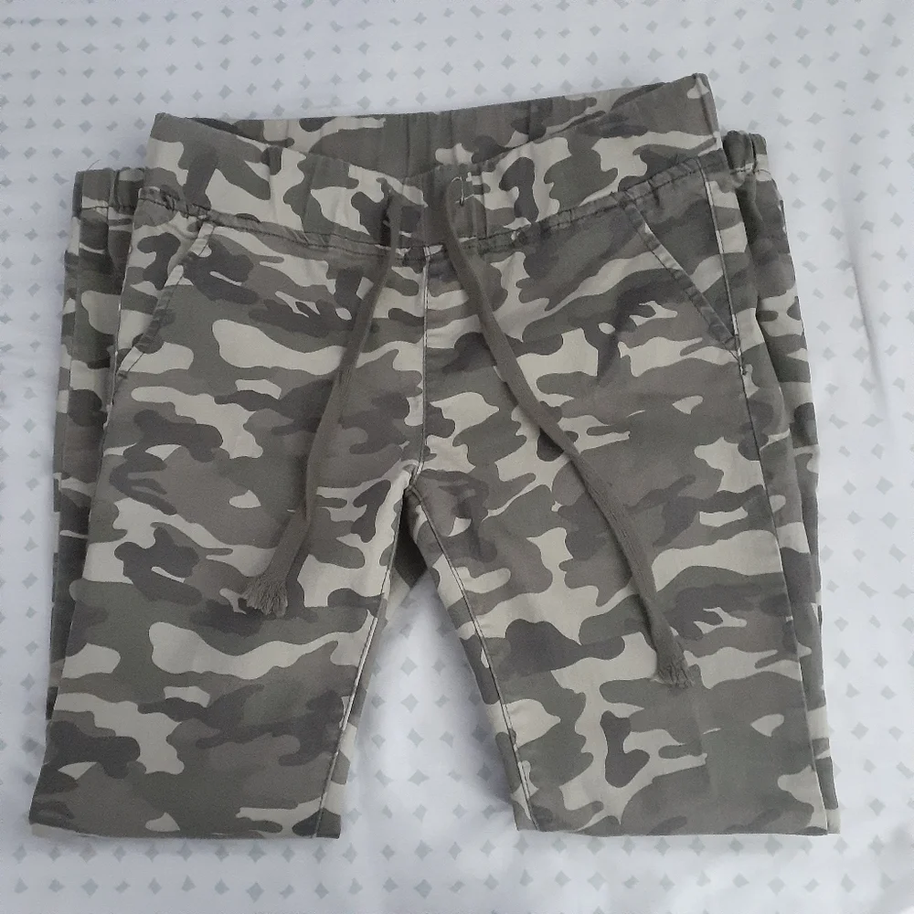 V.I.P. | Women's Camo Jeggings (size 9/10)